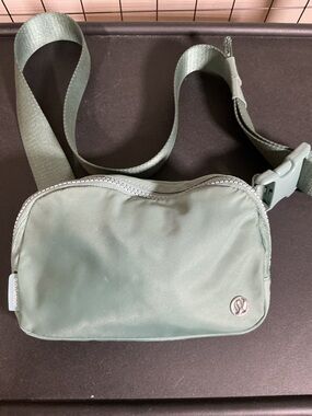 Lululemon Everywhere Belt Bag Green Crossbody Athleisure